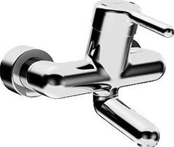 HANSA SIGNA WANDKRAAN MET DRAAIBARE UITLOOP 17.1CM HOH=15CM MET VERDEKTE AFSLUITBARE KOPPELINGEN CHROOM 02532203