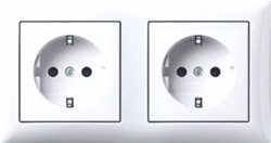ABB BUSCH JAEGER BALANCE SI 2-VOUDIGE WANDCONTACTDOOS MET RANDAARDE MET AFDEKRAAM MET STEEKKLEMMEN 2-POLIG 250V 16A ALPINWIT 2CKA002014A1484