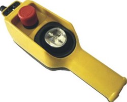 SCHNEIDER-ELECTRIC XACD HANGENDE DRUKKNOPKAST 3-KNOPS NOODSTOP-OP-NEER P/RI.: SINGLE SPEED 2P 3V NOODSTOP (LATCHING) MAX. 2,2KW