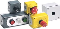 ABB CEPY1 NOODSTOP KAST COMPACT SERIE KNOP-ROOD ROND 40MM DRAAIEN OM TE ONTGRENDELEN 2XNC BEHUIZING-KUNSTSTOF GRIJS-GEEL