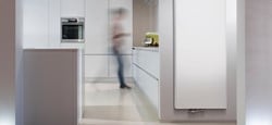 BRUGMAN PIANO CENTRIC VERTI PANEELRADIATOR TYPE22 1600X700 VERKEERSWIT RAL9016 INCL-MONTAGESET 1344132216070